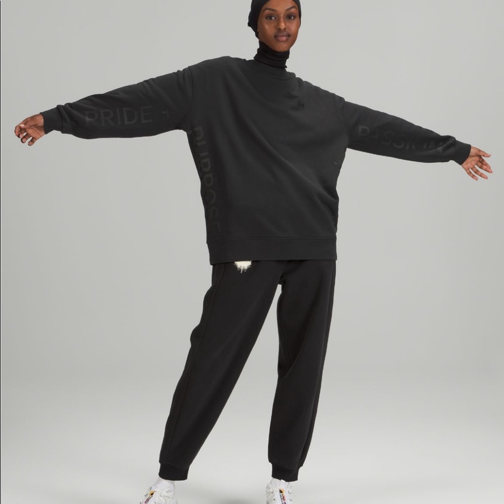 Lululemon x Team Canada Perfectly Oversized Crew Logo Black Size 4 Logo Sleeves